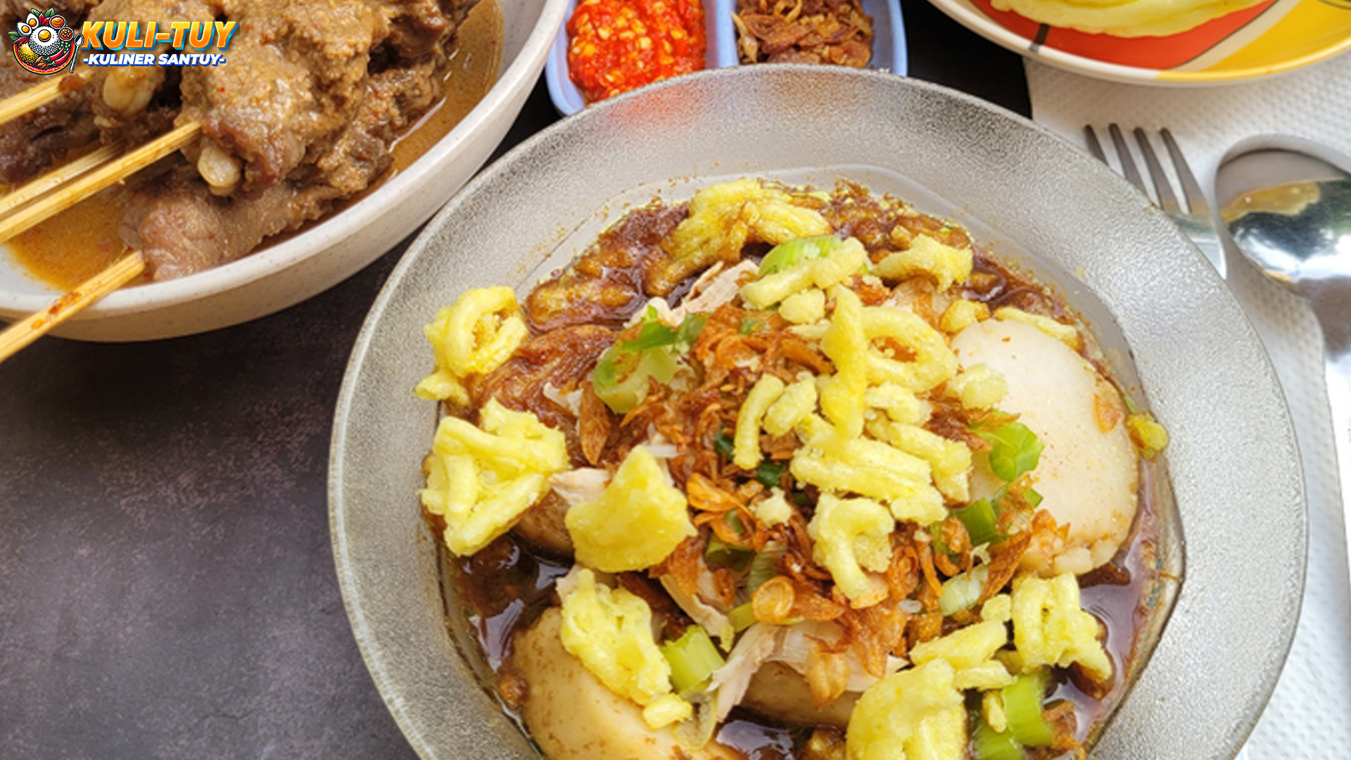 Lontong Dekem: Rasa Khas Menggugah Selera dari Surabaya