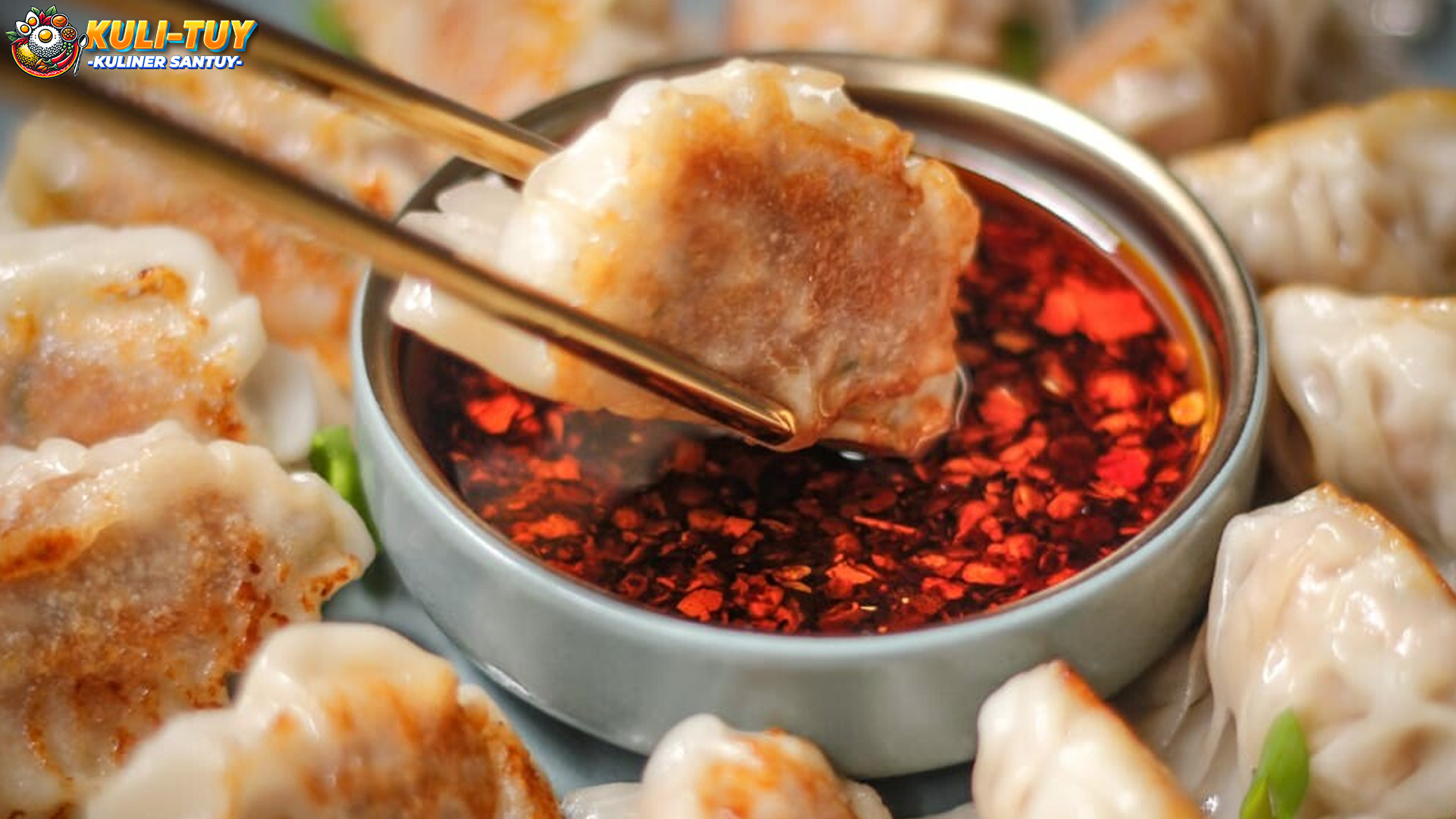 Gyoza dengan Chili Oil: Makanan Khas Penuh Rasa Pedas