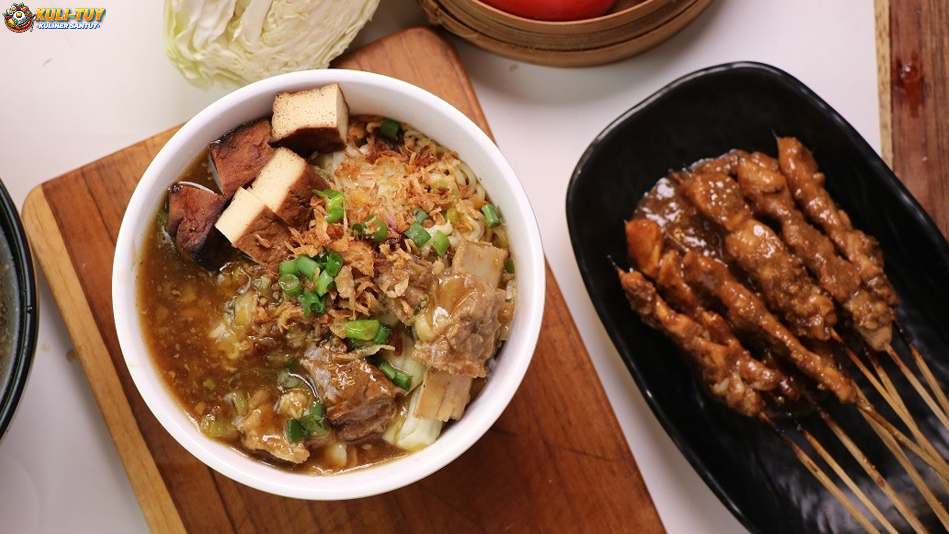 Mie Ongklok: Sensasi Pedas dan Gurih yang Membuat Ketagihan