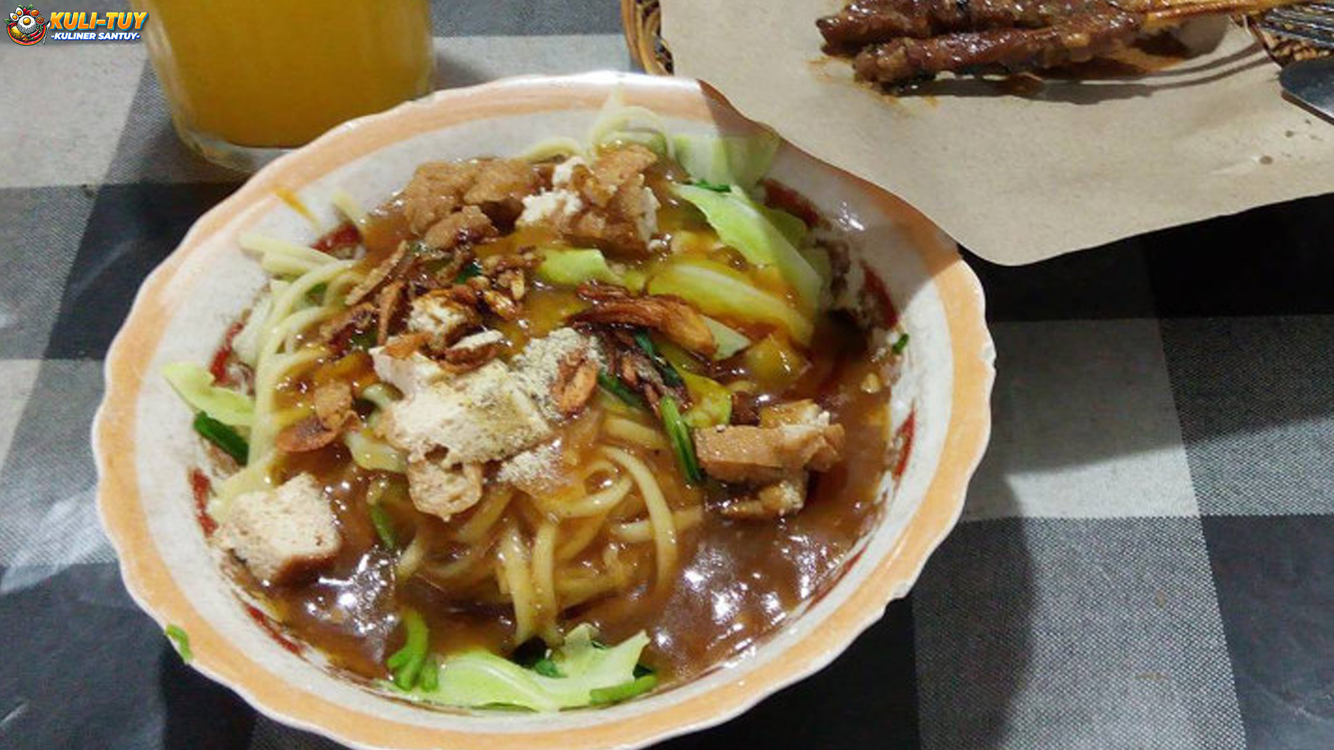 Mie Ongklok: Sensasi Pedas dan Gurih yang Membuat Ketagihan