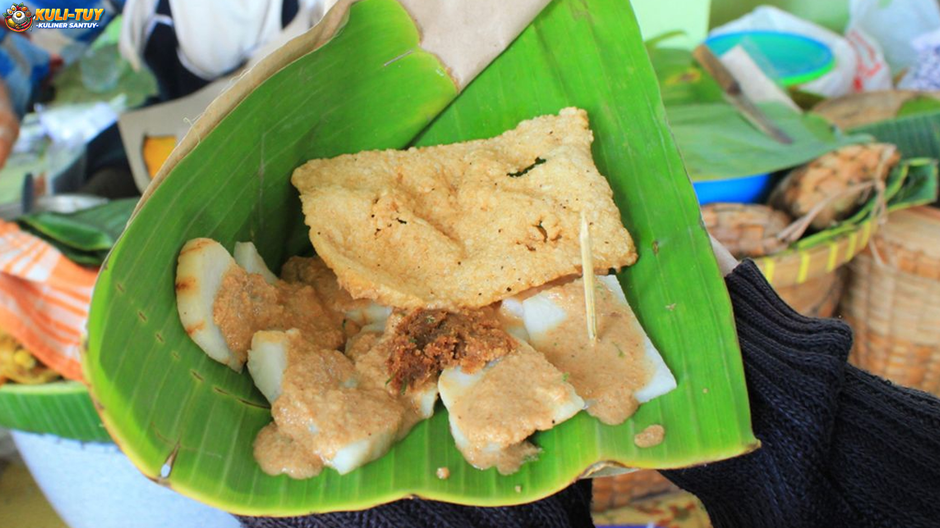 Ketupat Cabuk Rambak: Sensasi Gurih yang Bikin Nagih di Lidah