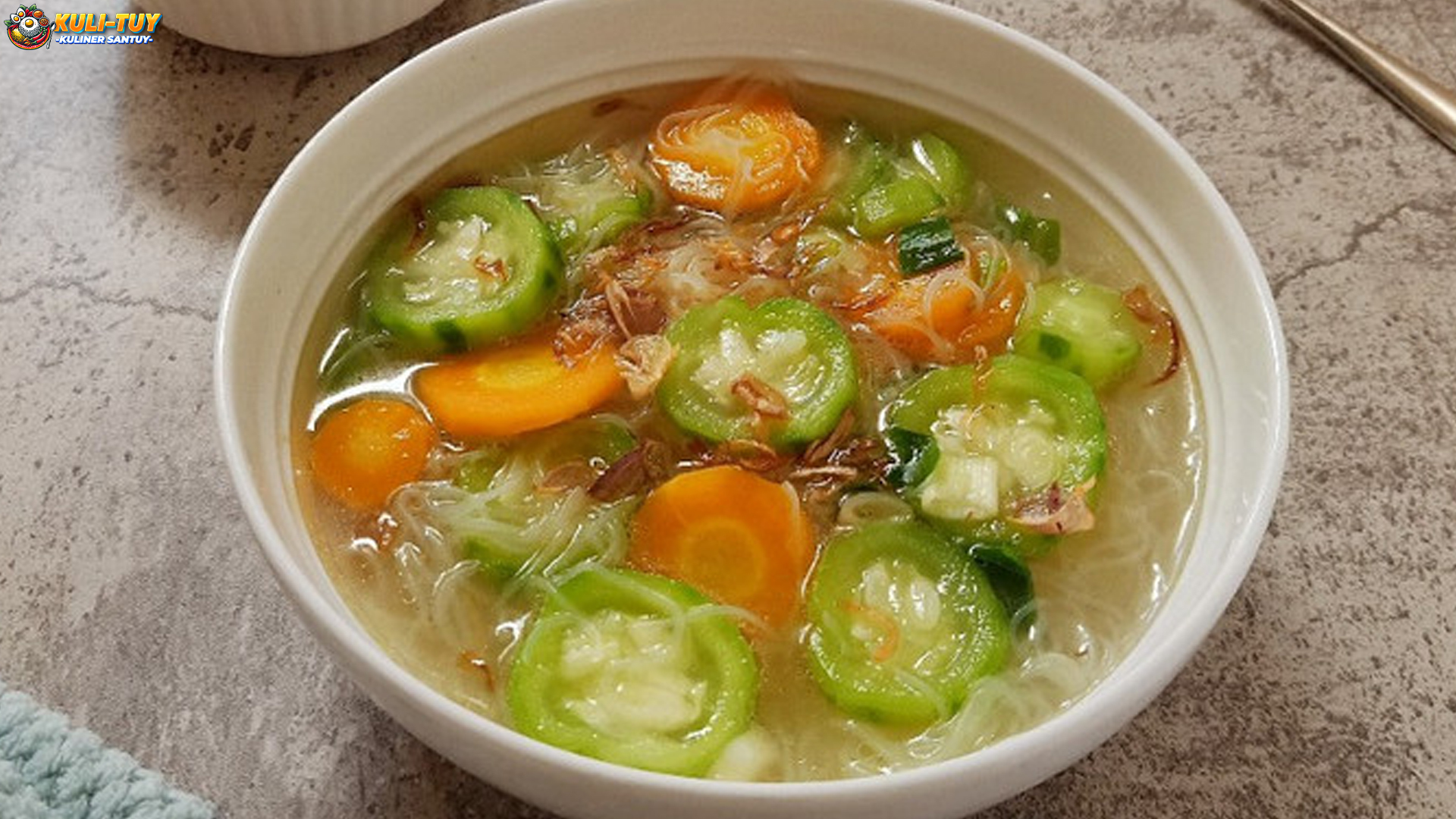 Sop Oyong: Hidangan Segar yang Tak Lekang oleh Waktu