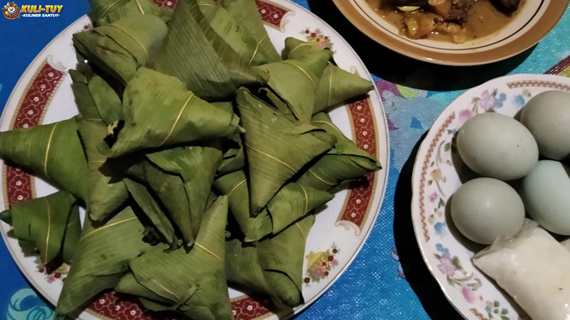 Kupat Sumpil Lebaran Isi 5 Potong Daging Ayam Suwir Premium