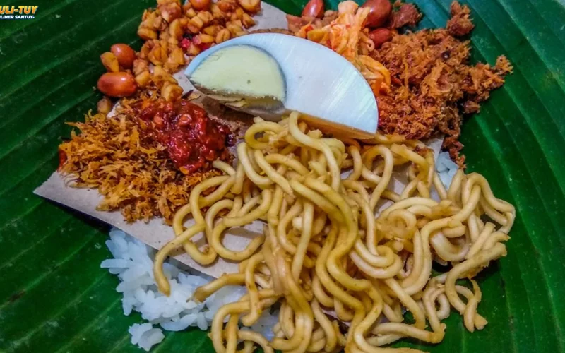 Menikmati 5 Varian Nasi Jinggo yang Populer di Bali Saat Malam Hari